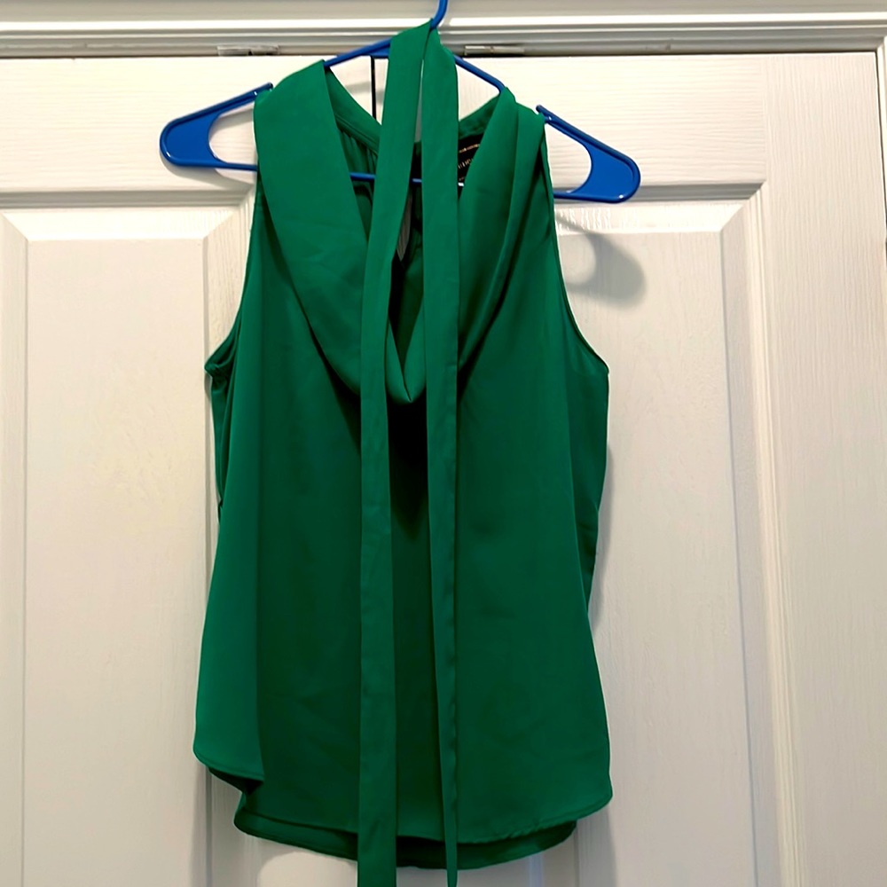 Cute sleeveless tie at the waist top!